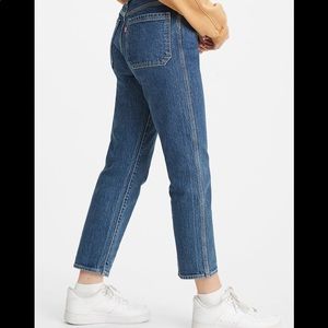 Levi’s wedgie straight jeans, size 27